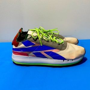 Lightly used near perfect condition Reebok sneakers